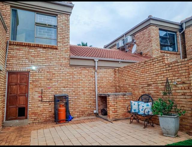 3 BEDROOM TOWNHOUSE FOR SALE IN WILLOWBROOK